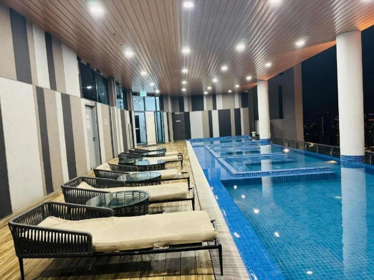 The Luxe Colony Klcc By Sky Pool Apartment Kuala Lumpur Malaysia